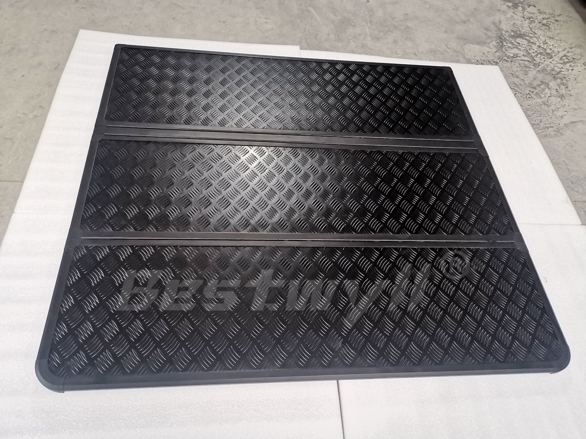Hard Tri Fold Cover For Ford F150 Raptor XZ02