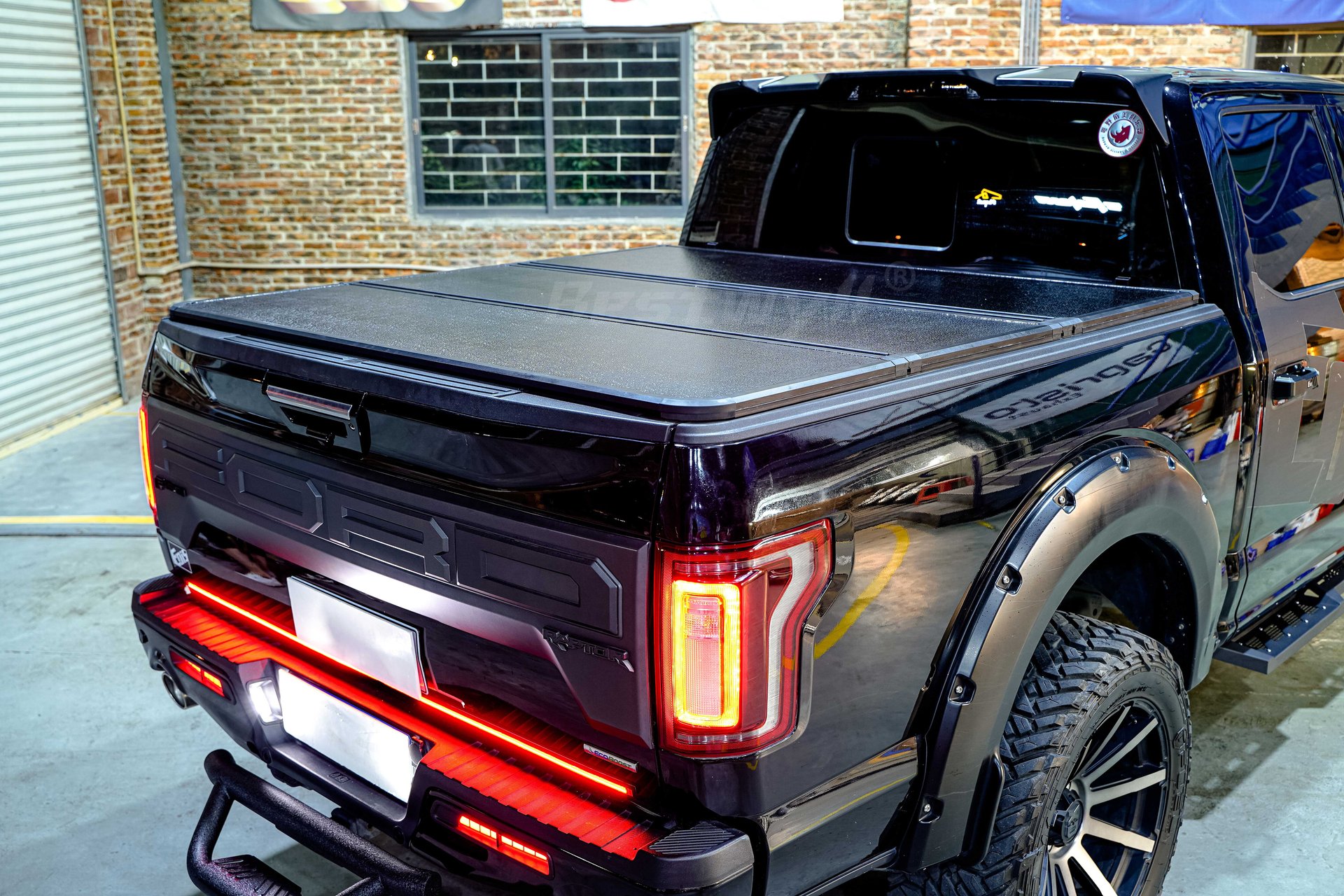Hard Fold Cover For 2015-Now Ford F-150, 6.5' Bed Z09